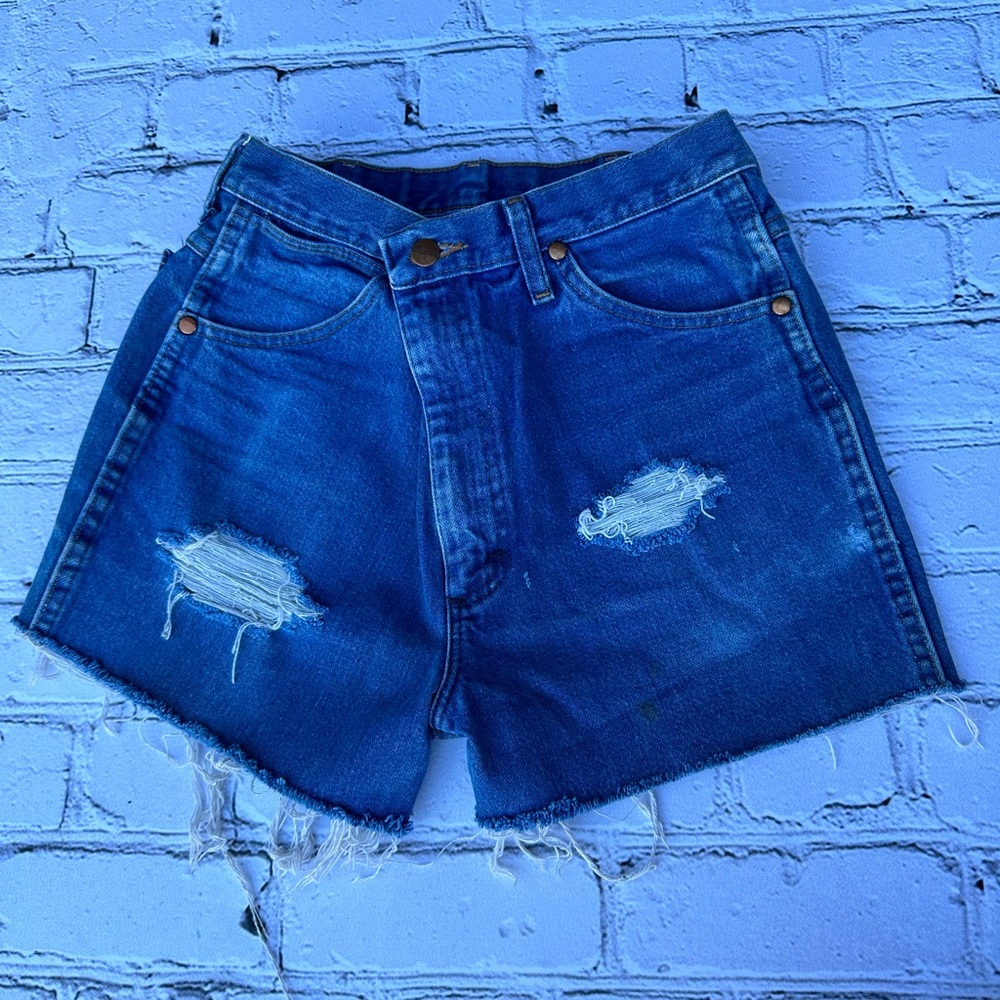 Women’s Distressed Wrangler Jeans